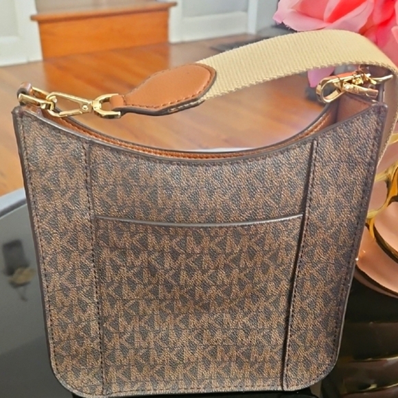 Michael Kors Monogram Brown Shoulder Bag - Picture 4 of 7